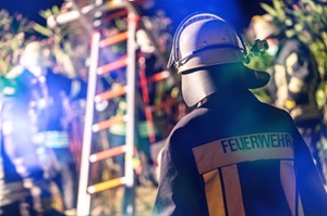 Feuerwehrmann von hinten